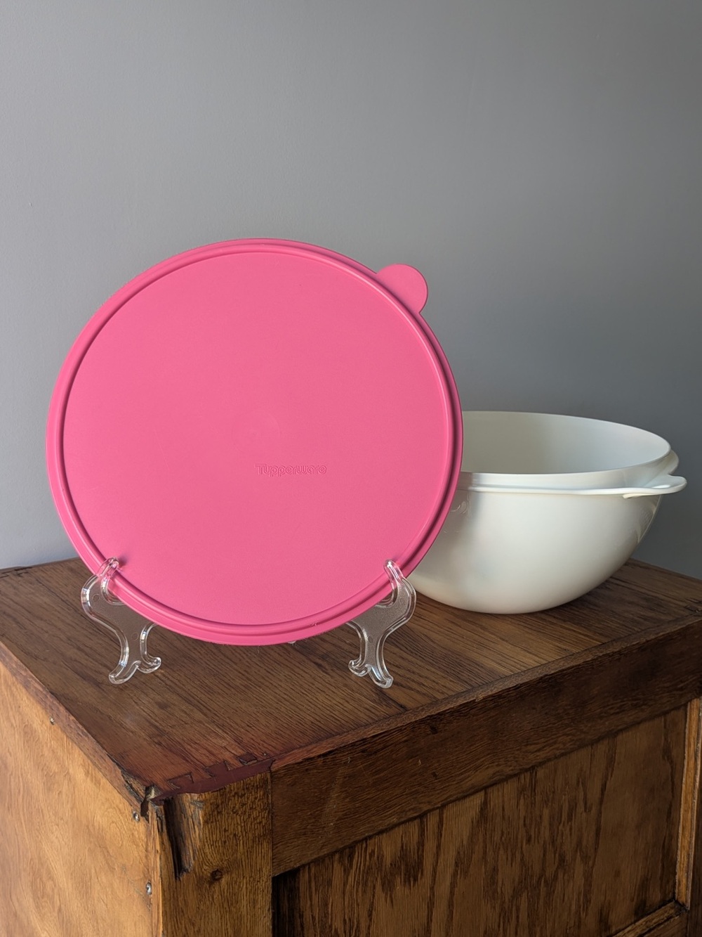 Tupperware 32 Cup Thatsa Bowl White w/ Pink Lid - V 2539 2540 - Picture 9 of 16